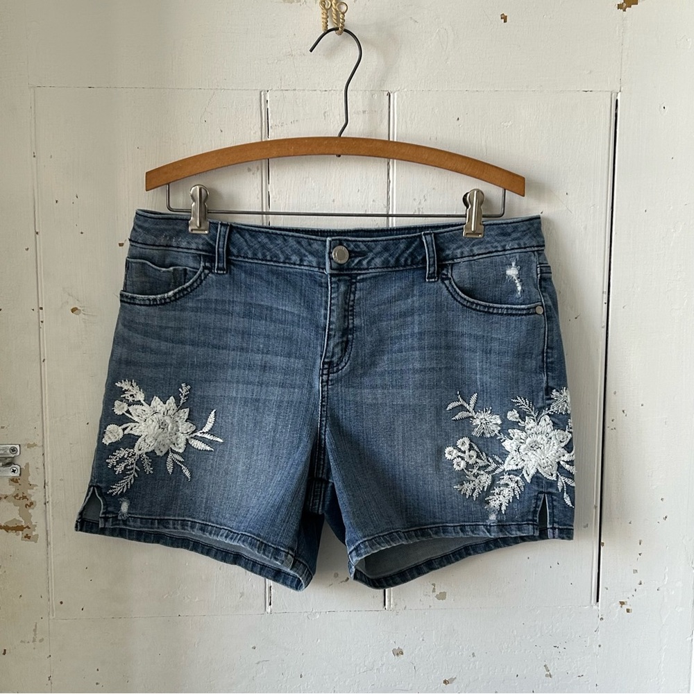Vera Wang Floral Embroidered Shorts Size 12